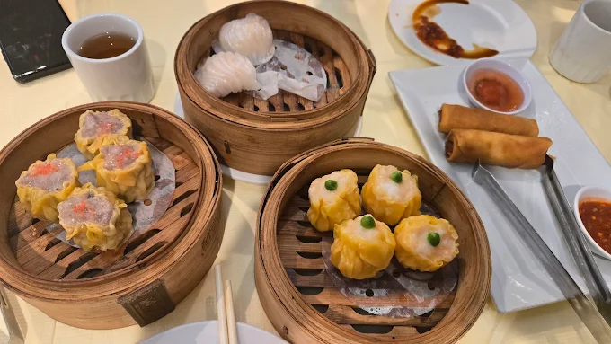 ladychowkitchennyThumb