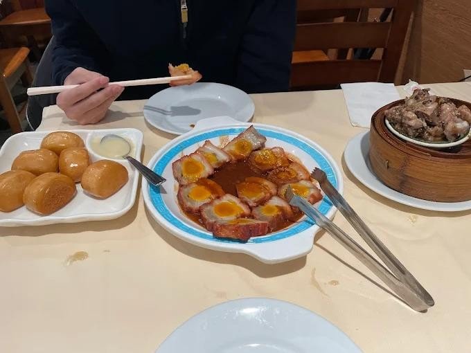 ladychowkitchennyThumb