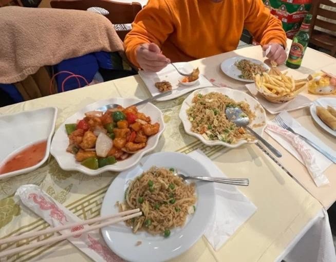 ladychowkitchennyThumb