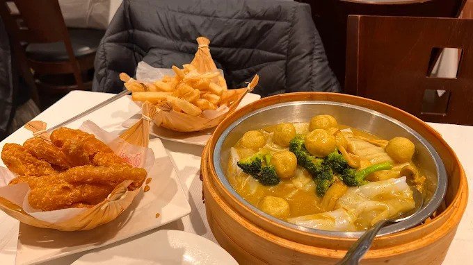 ladychowkitchennyThumb