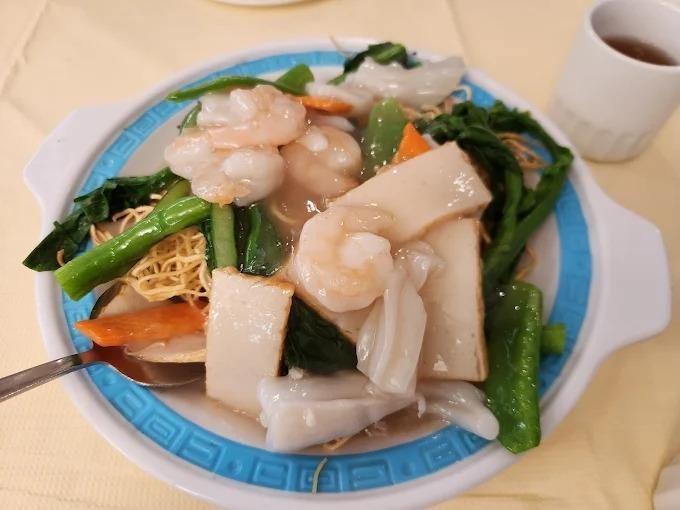 ladychowkitchennyThumb