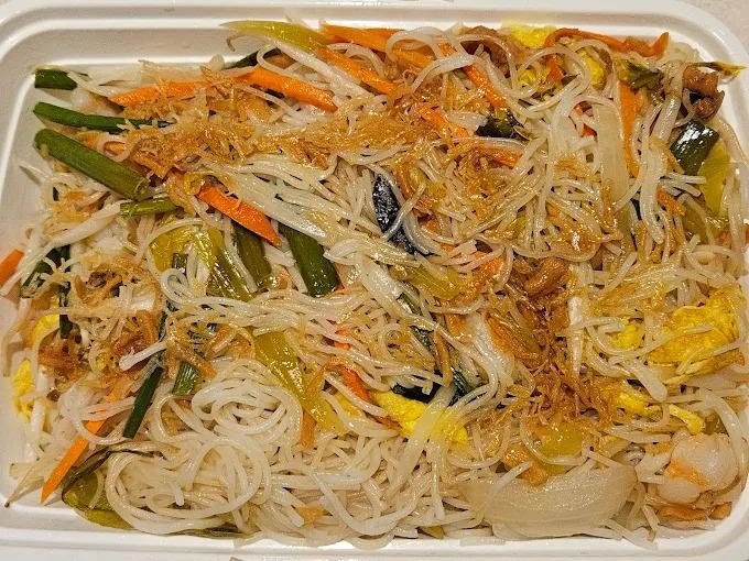 ladychowkitchennyThumb