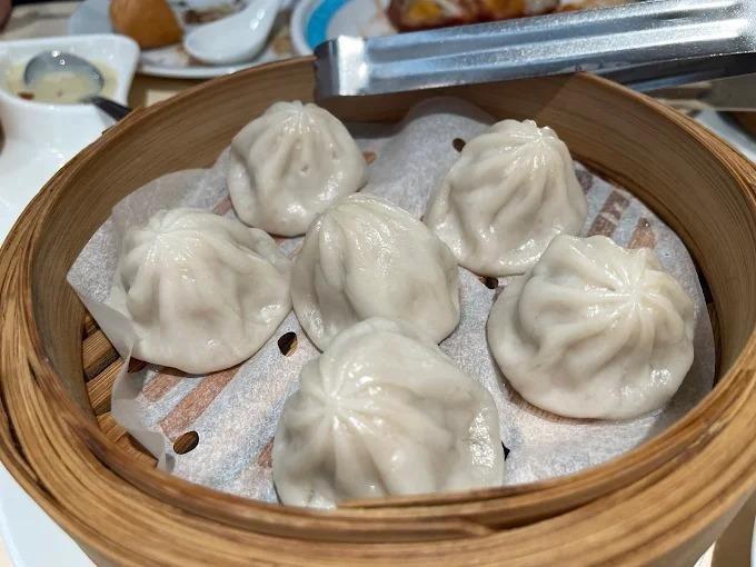 ladychowkitchennyThumb